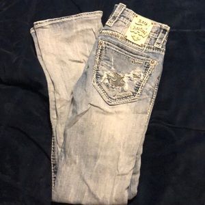 Rock revival, 29W; 32R, washed light blue